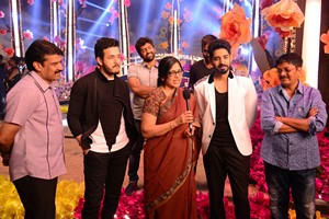 Aatadukundam Raa Movie Akhil Song Stills